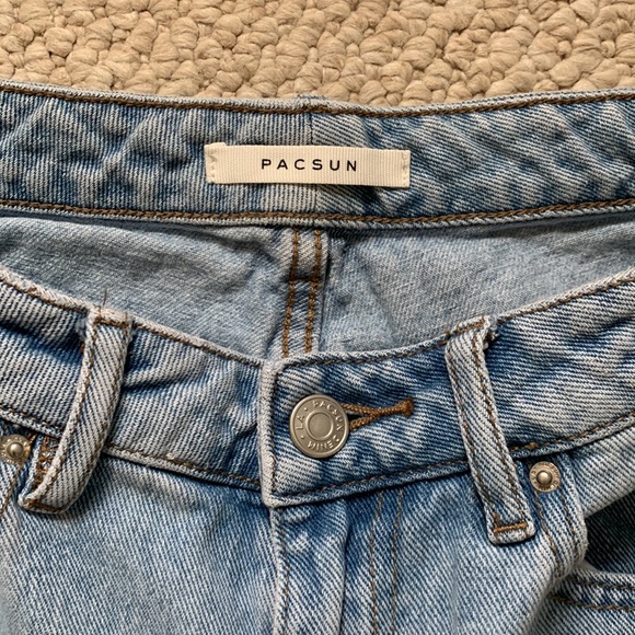 Light Wash PacSun Mom Jeans - Picture 7 of 9